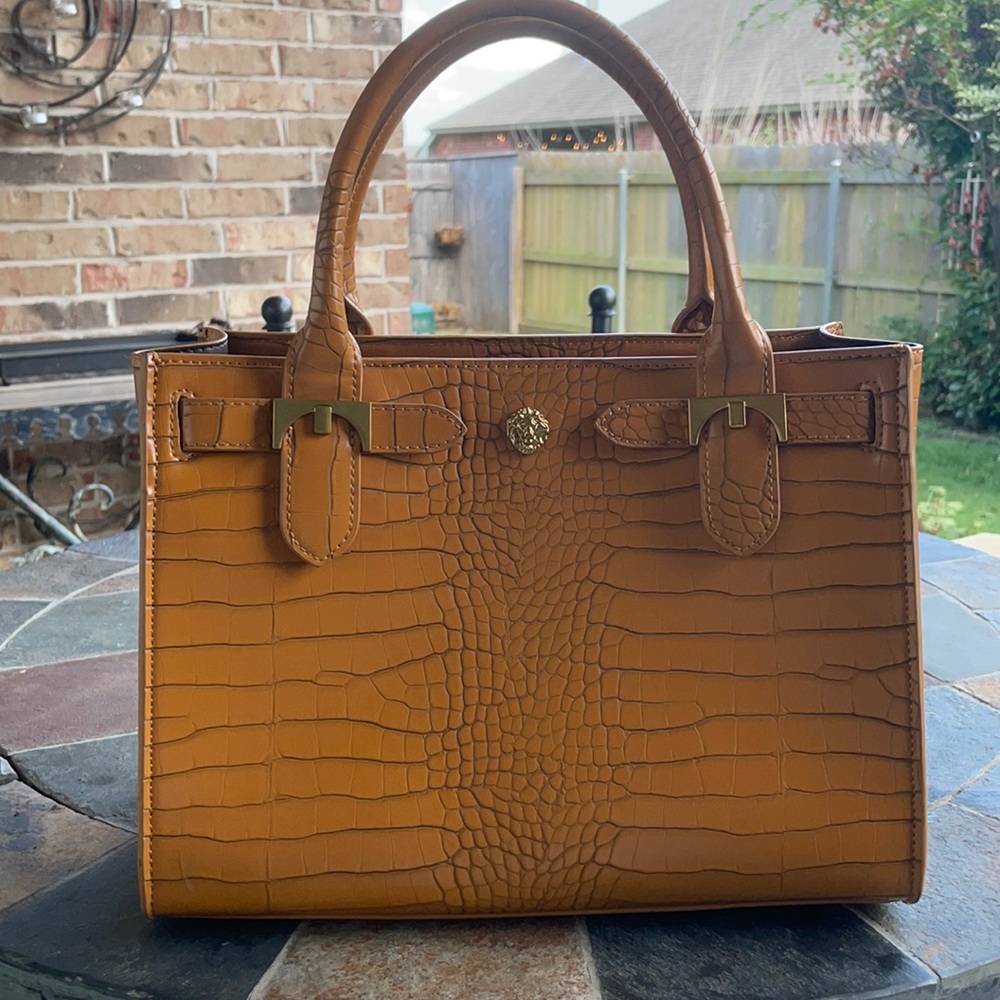 MAKE AN OFFER! Anne Klein top handle purse